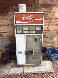 Coca-cola coin vending machine 1970s