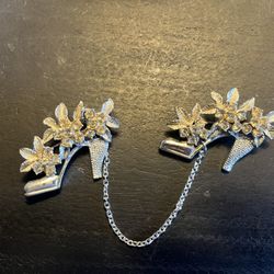 Vintage Connected Pair High Heel Shoes Brooches Pins Rhinestones Embellishments Connected Chain Silver Tone