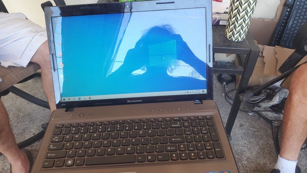 LENOVO LAPTOP 15.6" Screen, Intel Core i3-2310
