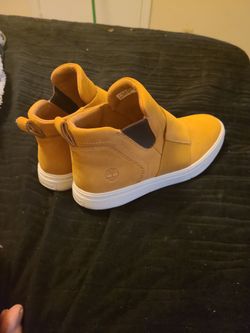 Woman's timberland shoes 9.5