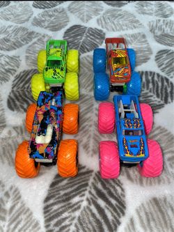 Hot Wheels Glow-in-The-Dark Toy Monster Trucks