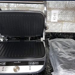 Pampered Chef Griddle/Grill/Waffle maker All in One
