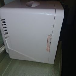 Mini fridge