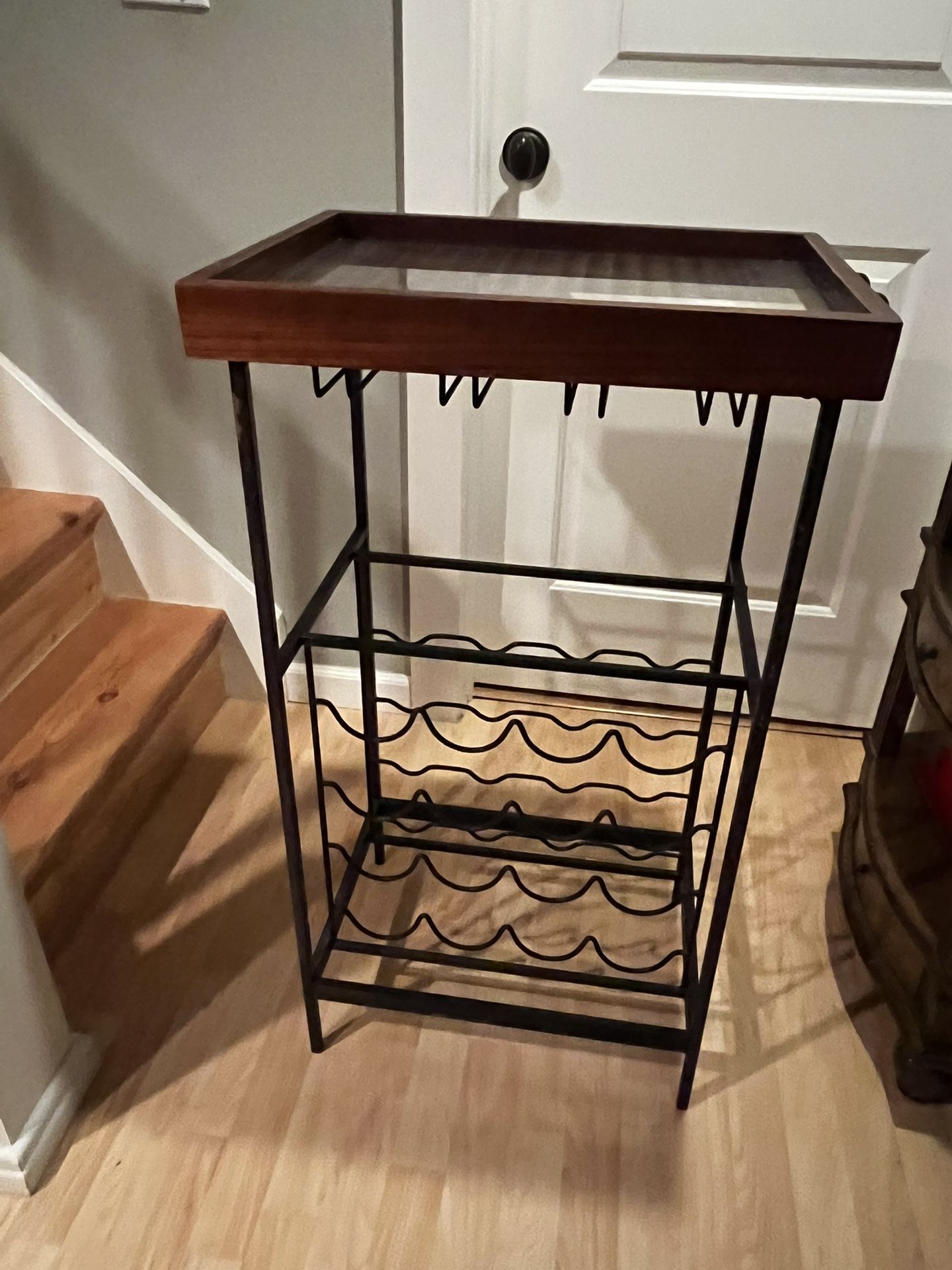 Wine rack with removable tray