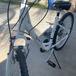 🚴‍♀️ LIKE NEW! LIV Sedona DX W Women’s 21-Speed Bike – Giant Quality for a Steal 🚴‍♀️