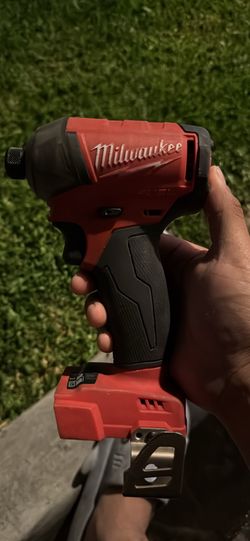Milwaukee m18 surge impact driver