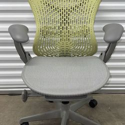 Herman Miller Mirra