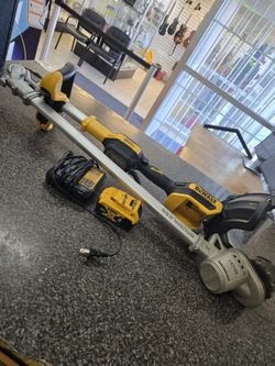 DeWalt 20V Lawn Trimmer (DCST922)