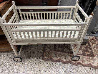 Rolling Wood Baby Bassinet Bed w/ mattress or use as Doll Bed