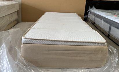 XL Twin Size Mattress (XL Colchon Twin Size)