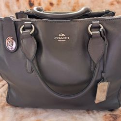 Coach Purse ( Like New)
