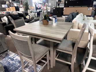 Stunning dining table set! $499 🩶📦