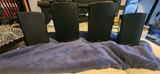 Definitive Technology Bookshelf Speakers – Set of 4