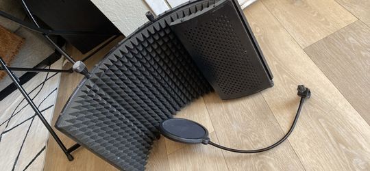 Studio Ray Microphone Isolation Shield with Pop Filter