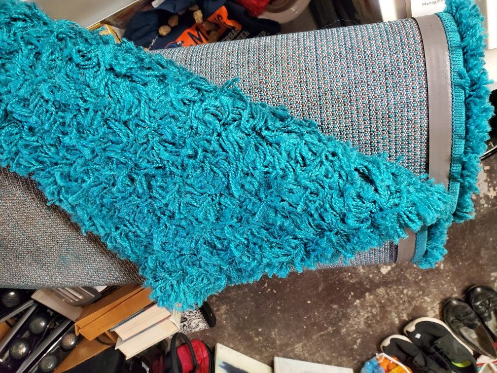 Never Used 5 By 8 Unique Loom Teal Shag Carpet Paid $160