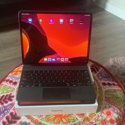IPad Pro With iPad Keyboard, iPad Pen And Mouse