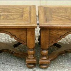 Thomasville 2pc Living room Set. Wood square end tables