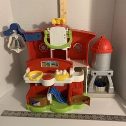 TALKING / SINGING FISHER-PRICE PLAY FARM ( NO ANIMALS )