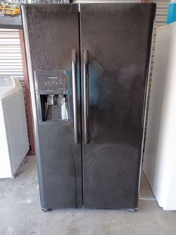 Refrigerator Frigidaire Side by Side. DELIVERY 🚚 AVAILABLE.