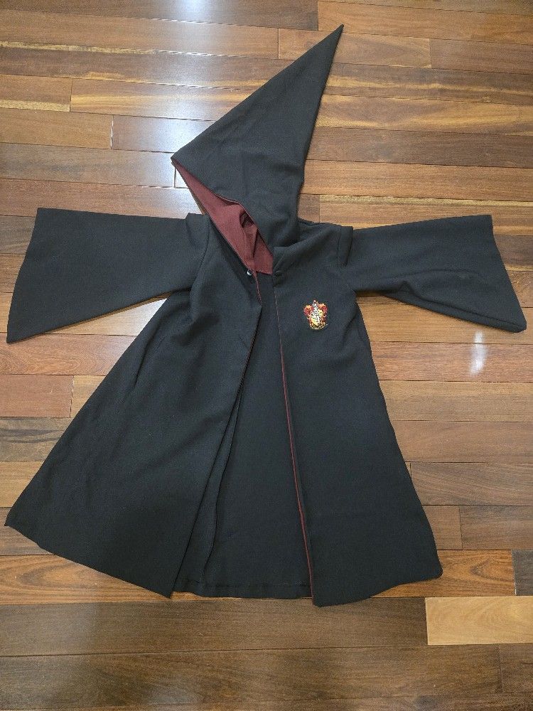 Original Universal Studios Harry Potter Gryffindor Cloak Robe YOUTH Size XXXXS