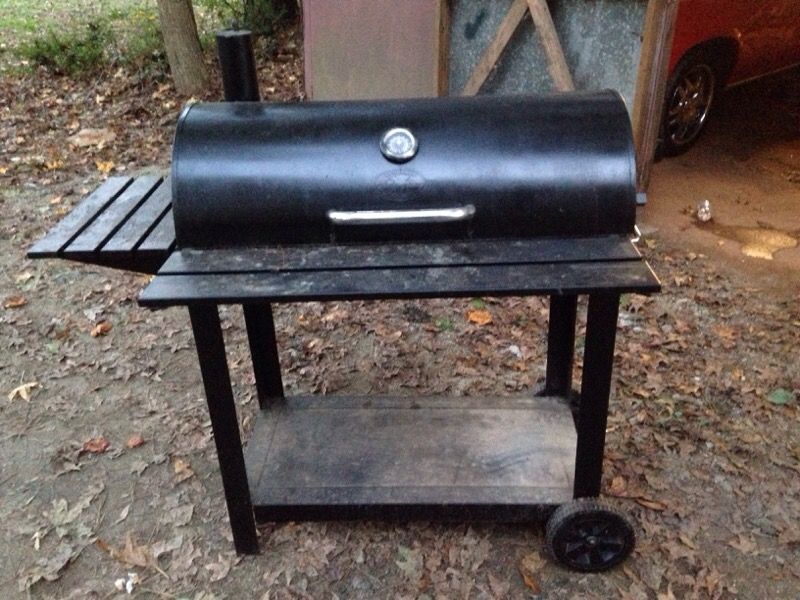 Backyard Classic Professional Grill / Smoker