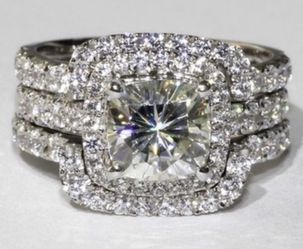 New 10 k white gold engagement ring wedding ring set