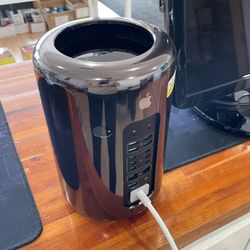 APPLE MAC PRO 3Ghz  8-CORE INTEL XEON 64GB RAM 1TB SSD AMD FirePro D500 6GB Graphics