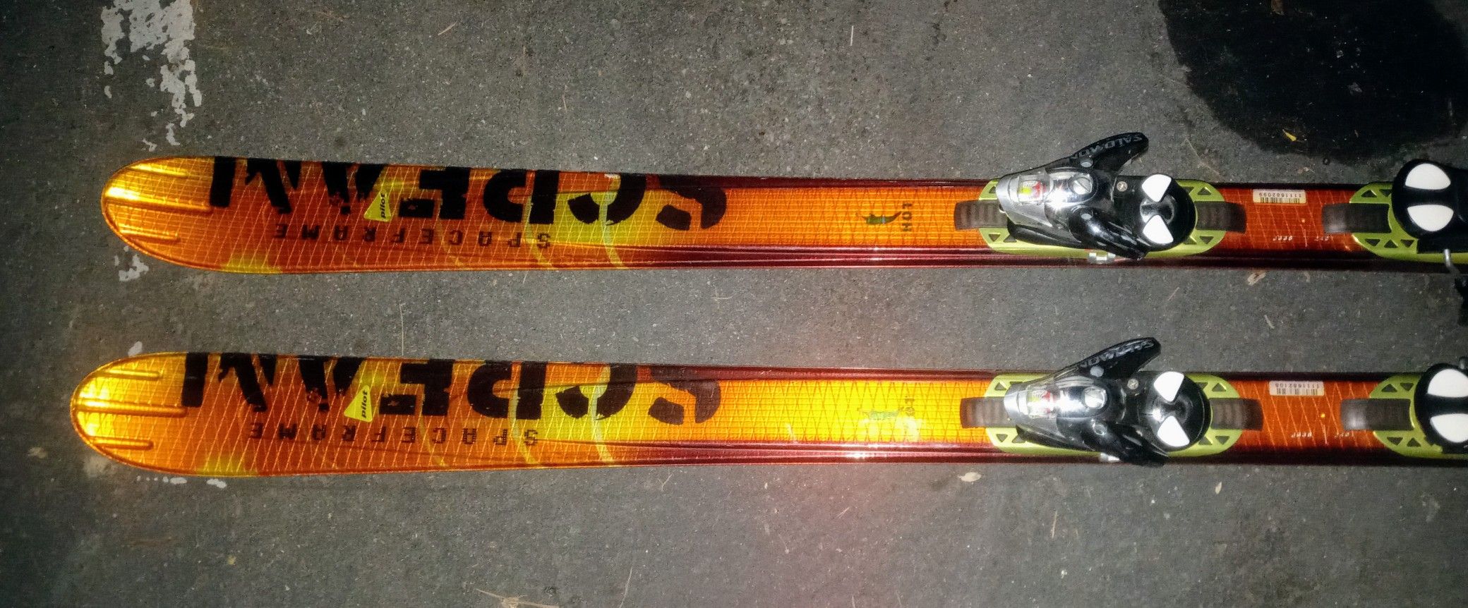 SALOMON SCREAM SKIS 