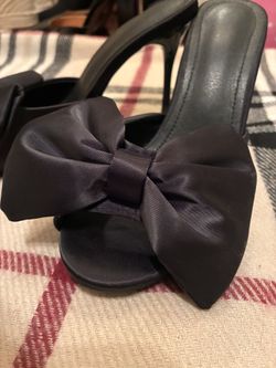 Bow Size 6 Heels $8  Never Worn