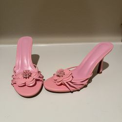never worn pink heels