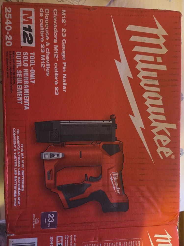 Milwaukee 23g Pin Nailer
