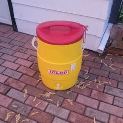 Large 10 Gal.  Igloo Dispensing Cooler