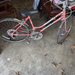 Vintage monark silver king women’s bike