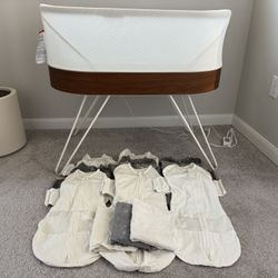 SNOO Smart Sleeper Bassinet – Excellent Condition + Huge Bundle
