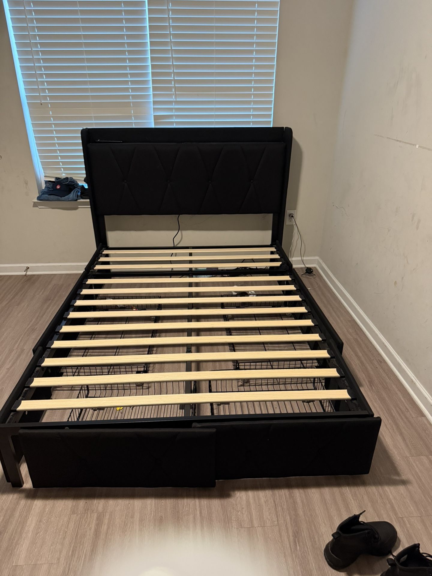 Full Size Bed With 6 Drawers