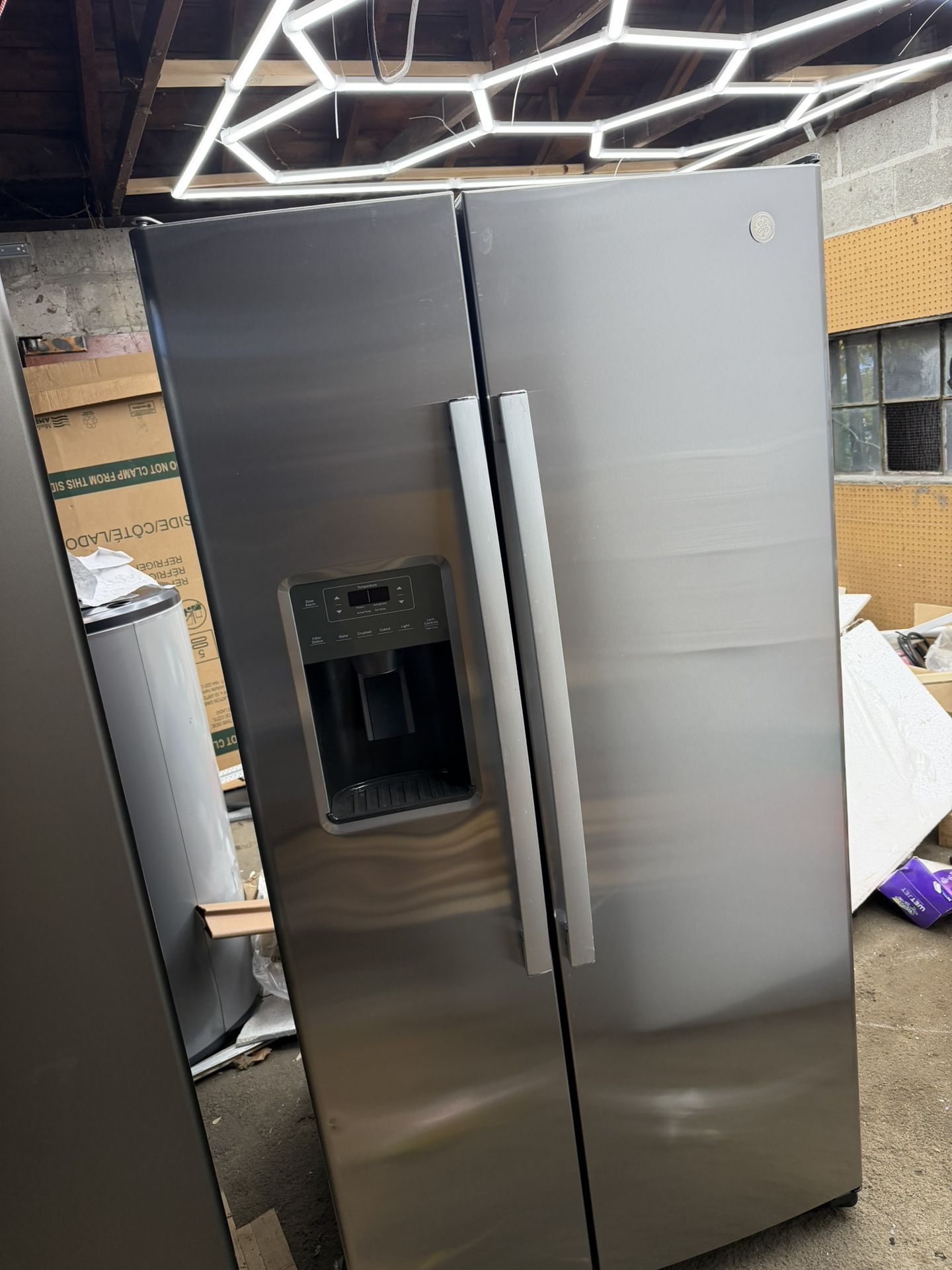 New GE standard fridge with water dispenser