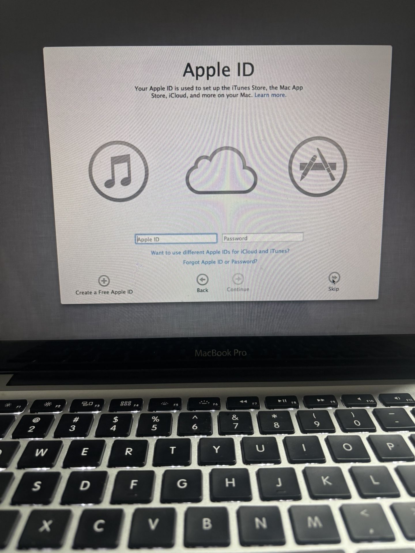 MacBook Pro (13 Inch, Mid 2012) (THROW OFFERS!!!)