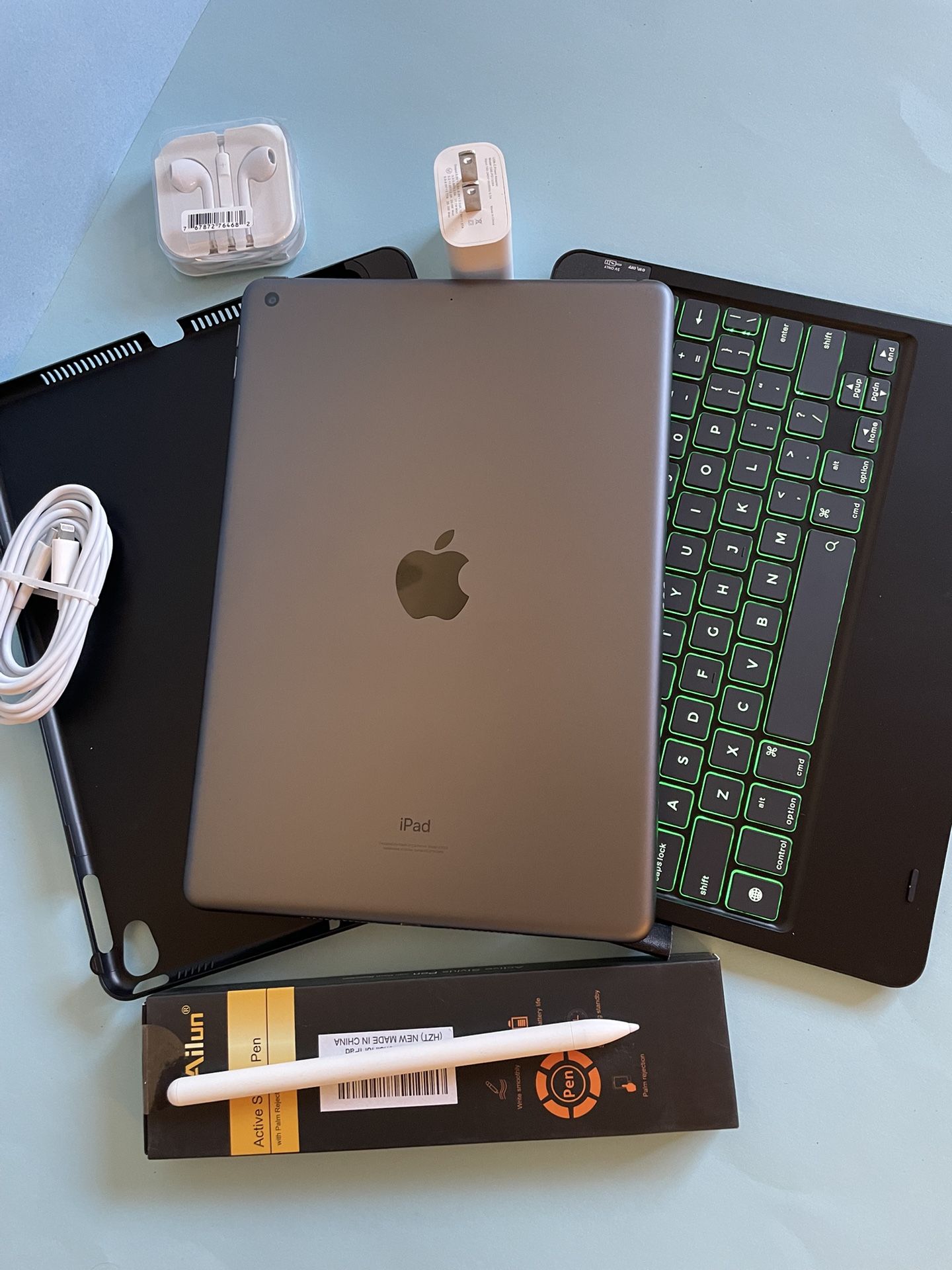 Apple IPad 9th Generation (10.2” Retina /Touch ID /IOS 18/ 2021 Model) 64GB with Pen, Keyboard & Accessories