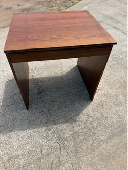 Small desk / table with single drawer - FREE