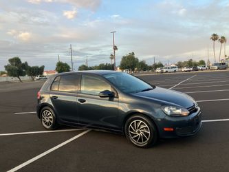 2013 Volkswagen Golf 2.5L Automatic - Clean Title - Runs Great
