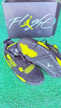 Jordan 4 thunders size 5.5y fits 7wmns $65 used