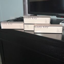 3 NEW Foundation primer Mary Kay w/ Sunscreen SPF 15