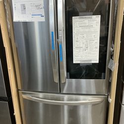New LG Counter Depth  InstaView 22.6 Cu Ft 3-Door 36 In Wide French Door Refrigerator With Ice Maker With Ice Dispenser And Door Within  Door { PrintP