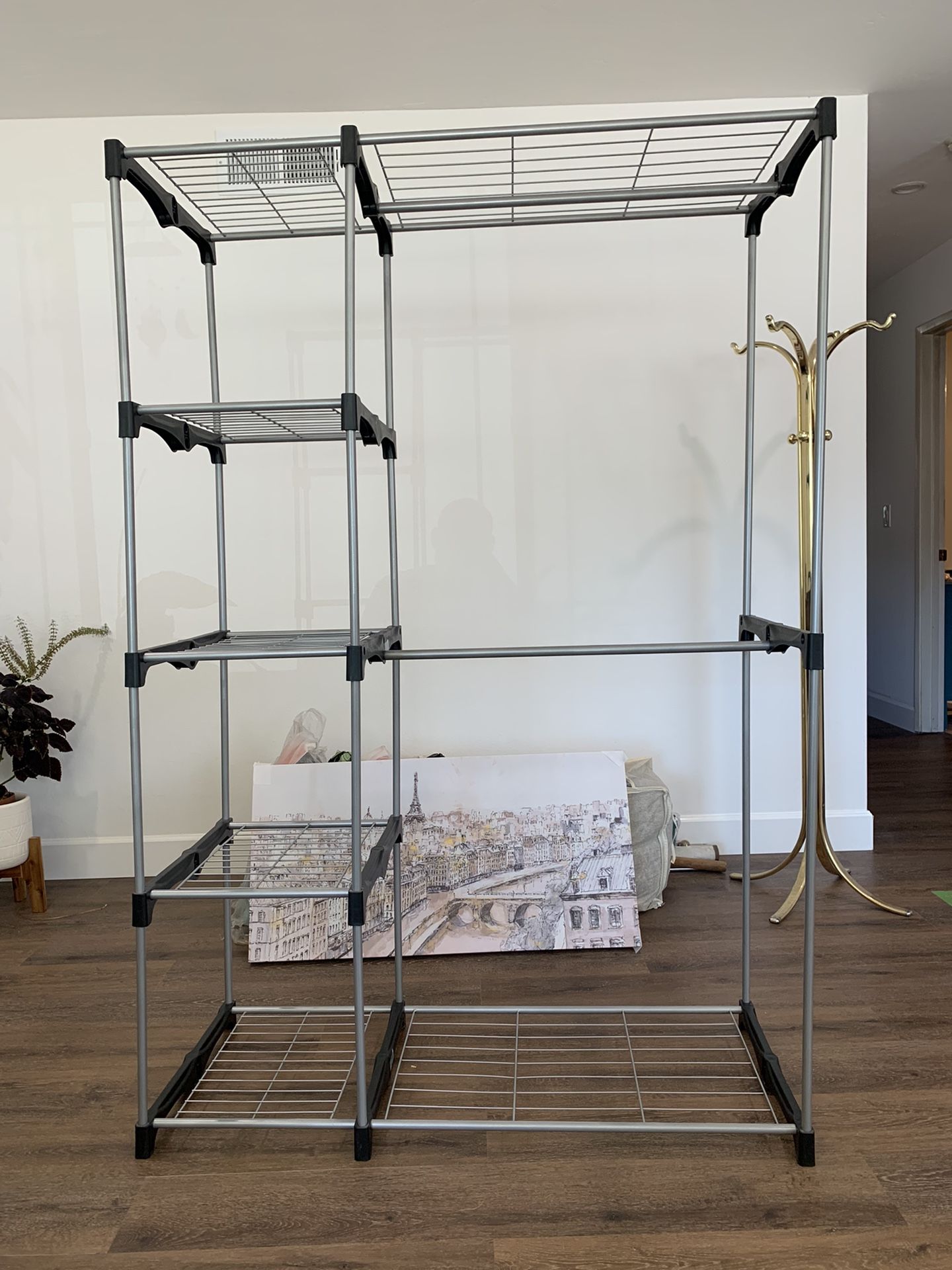 Standing Closet + Shelves 