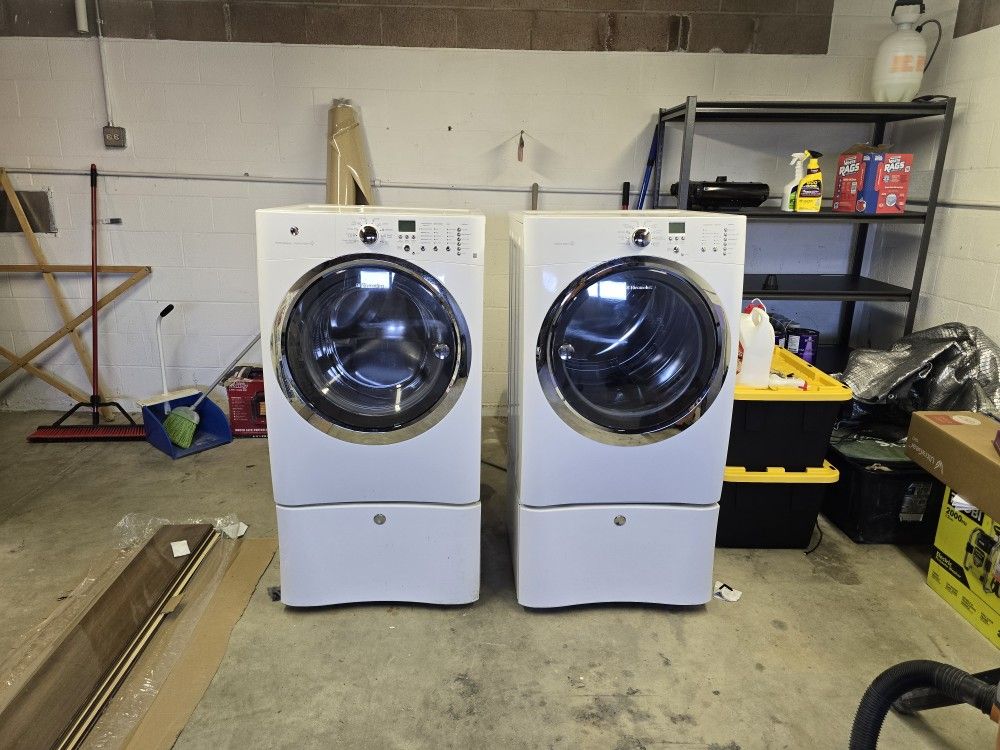 Electrolux, electric, washer and dryer with Stands
