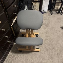 Kneeling chair