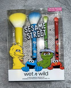  4-PIECE MAKEUP BRUSH SET