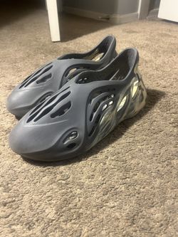 Yeezy Foamrunner SIZE 12
