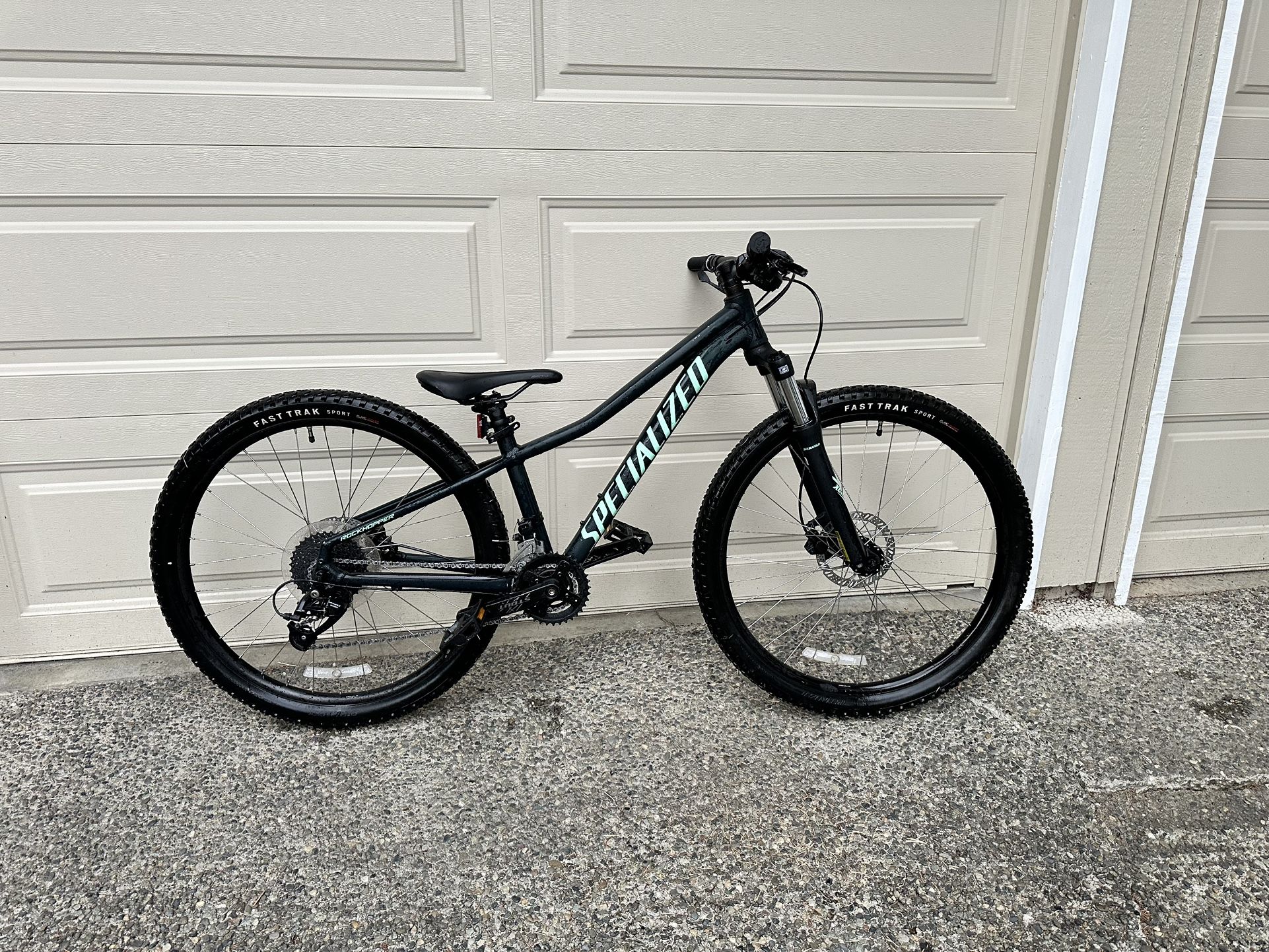 SPECIALIZED ROCKHOPPER MOUNTAIN BIKE