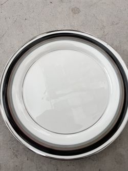 Dinner Plates - China - Service For 4